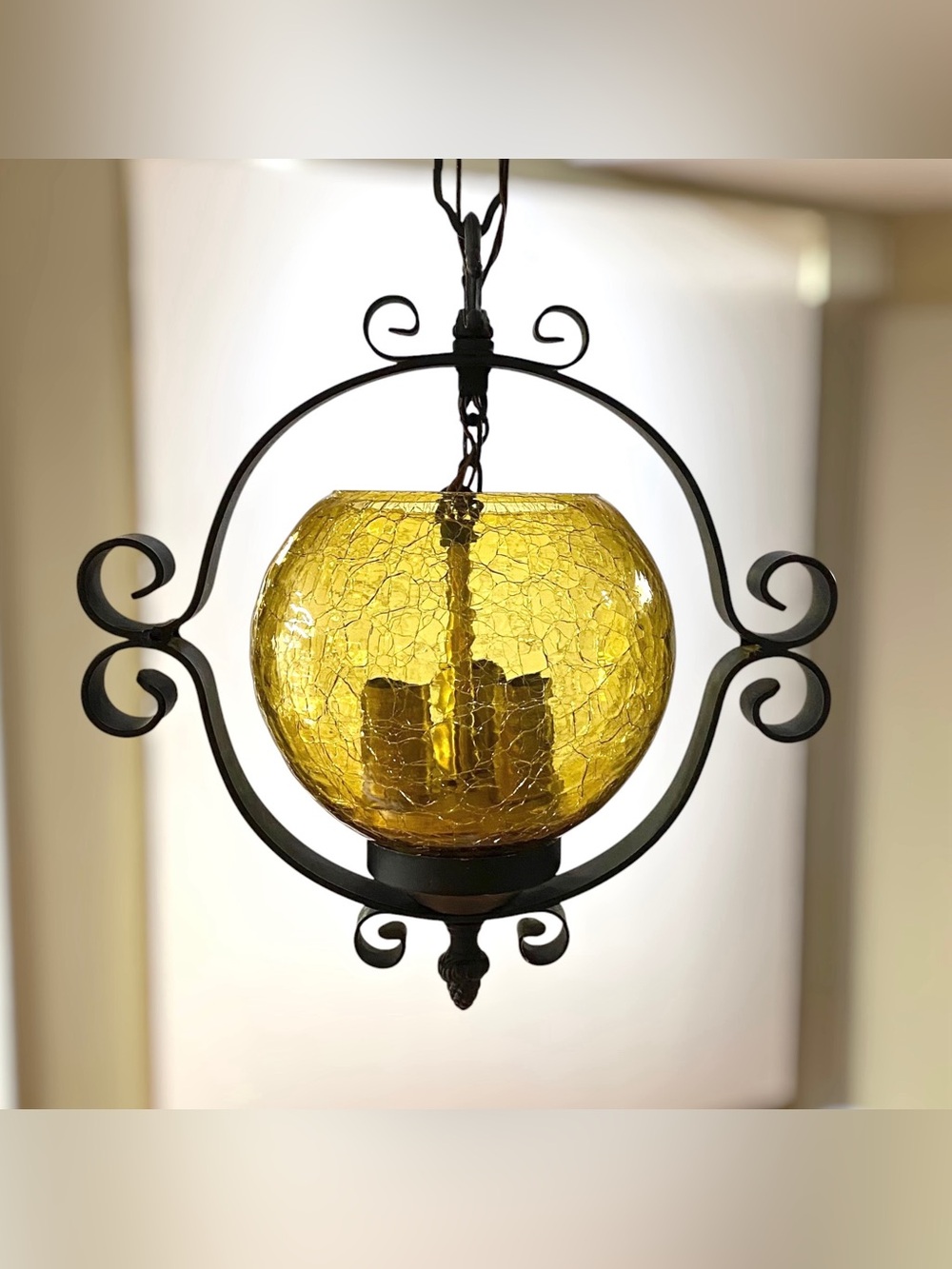 Vintage Amber Wrought Iron Hanging 3 Bulb Ceiling Light Crackle Glass MCM - Picture 9 of 9
